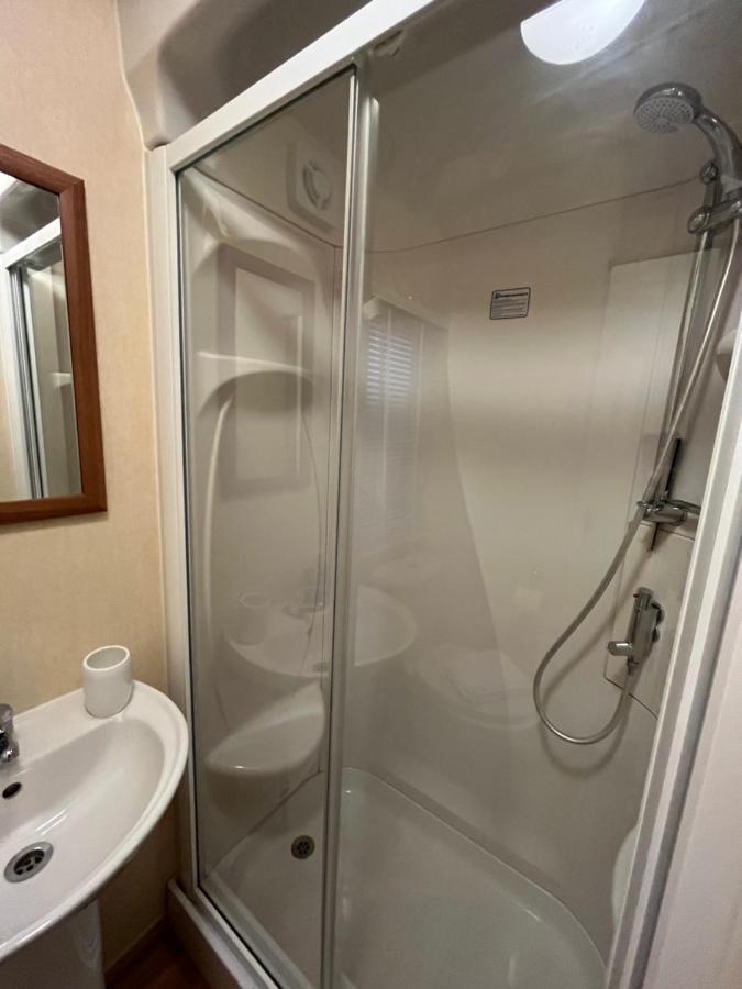 וויטסטייבל Lovely Static Caravan מראה חיצוני תמונה