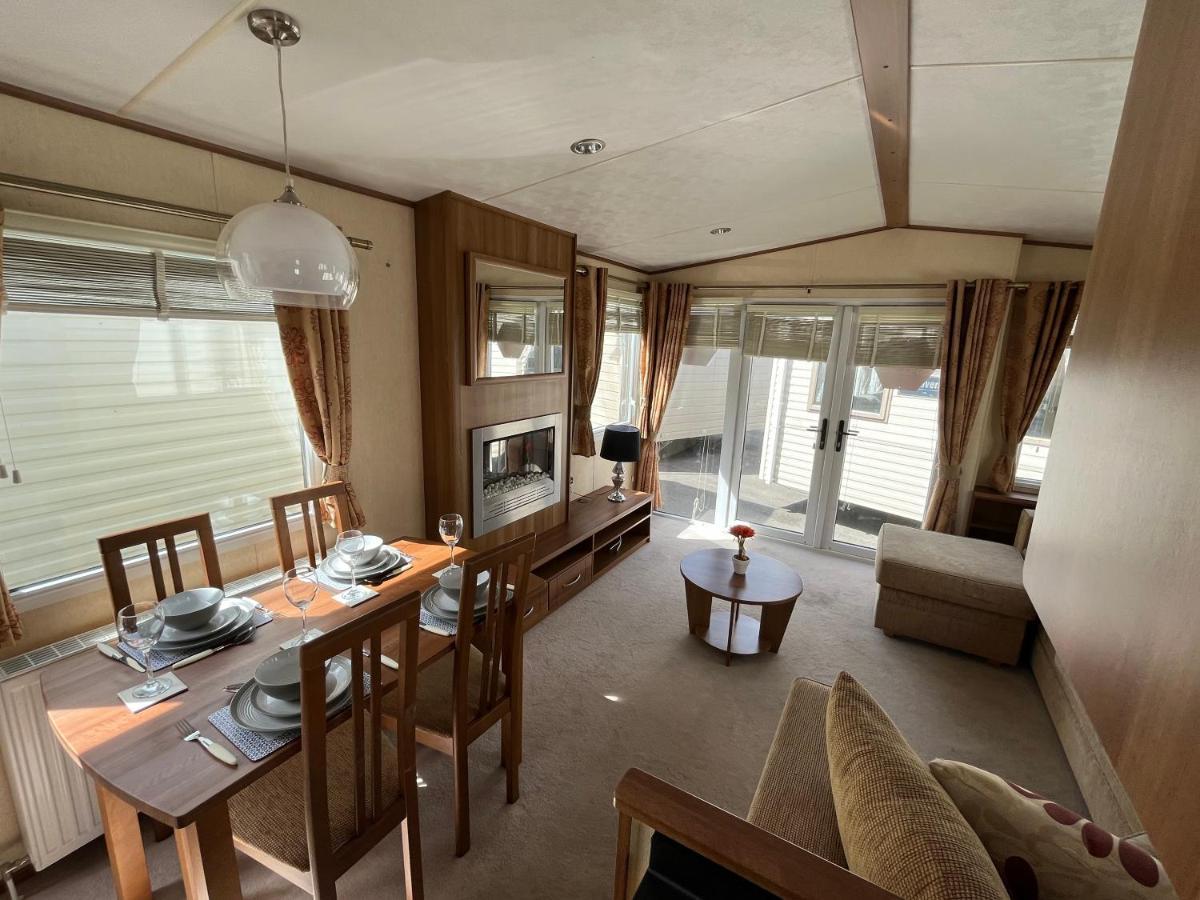 וויטסטייבל Lovely Static Caravan מראה חיצוני תמונה