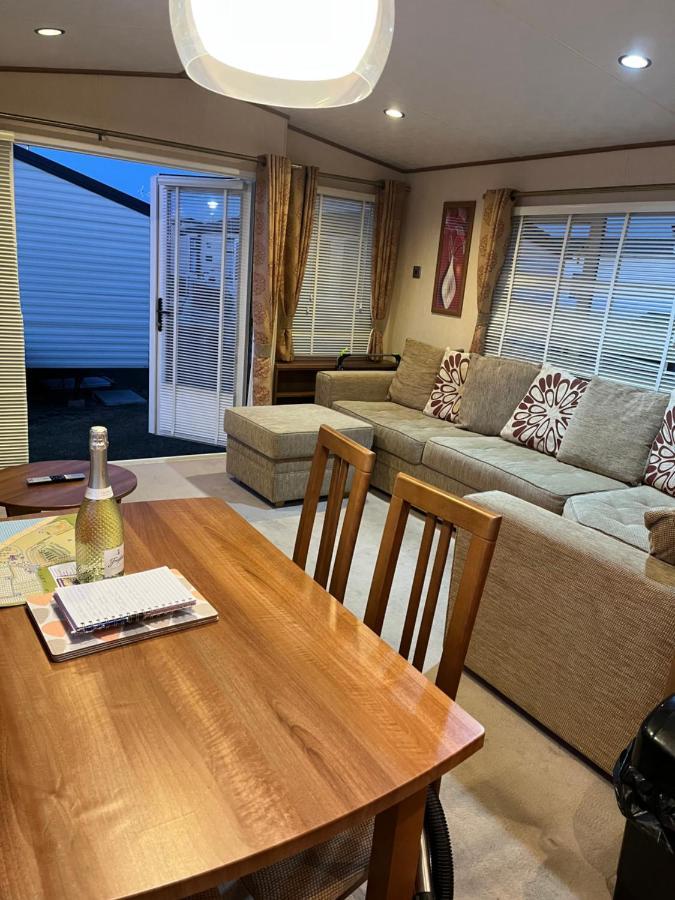 וויטסטייבל Lovely Static Caravan מראה חיצוני תמונה